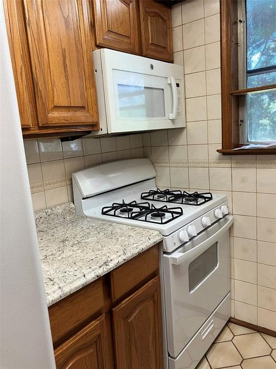 For Rent: $1,600 (2 beds, 1 baths, 1140 Square Feet)