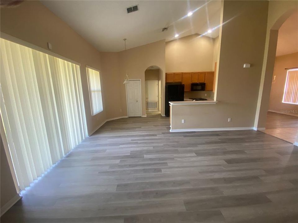 For Rent: $2,995 (4 beds, 2 baths, 2047 Square Feet)