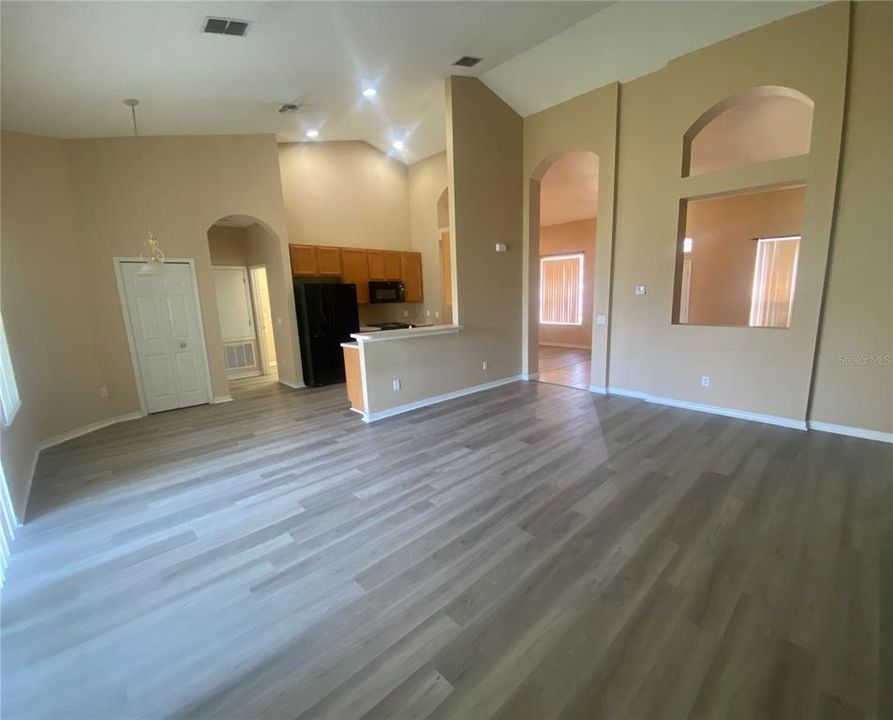 For Rent: $2,995 (4 beds, 2 baths, 2047 Square Feet)