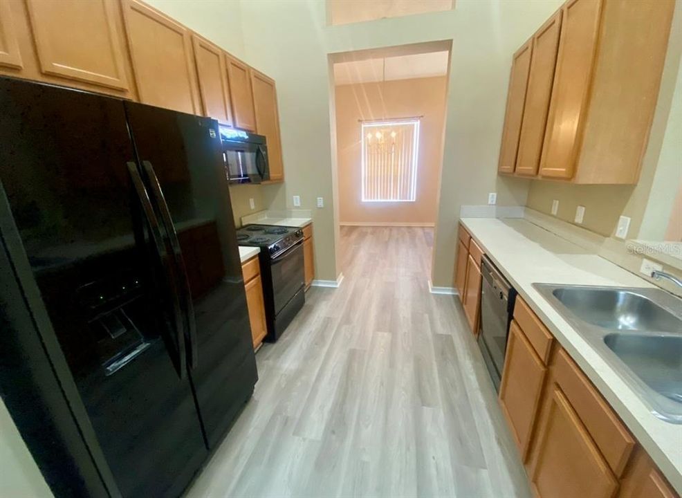 For Rent: $2,995 (4 beds, 2 baths, 2047 Square Feet)