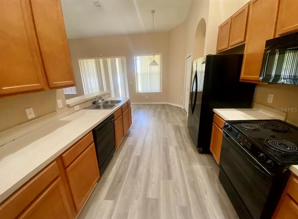 For Rent: $2,995 (4 beds, 2 baths, 2047 Square Feet)