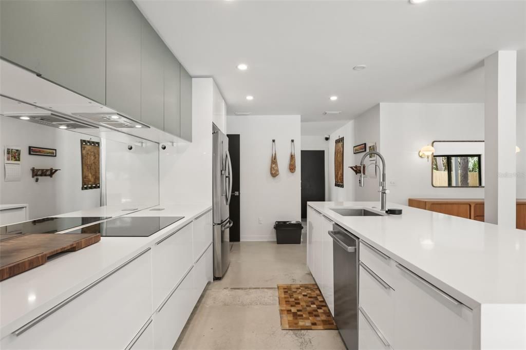 En Venta: $1,050,000 (4 camas, 2 baños, 2884 Pies cuadrados)