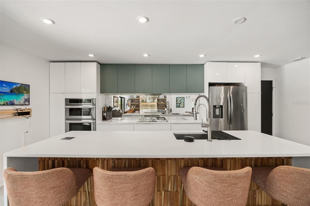 En Venta: $1,050,000 (4 camas, 2 baños, 2884 Pies cuadrados)