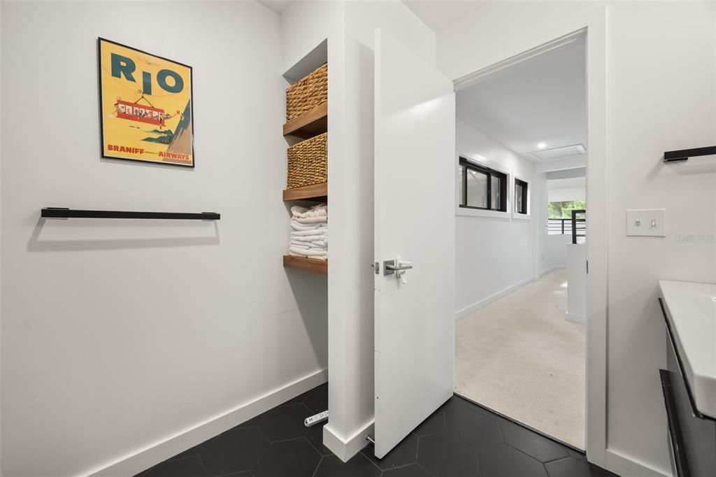 En Venta: $1,050,000 (4 camas, 2 baños, 2884 Pies cuadrados)
