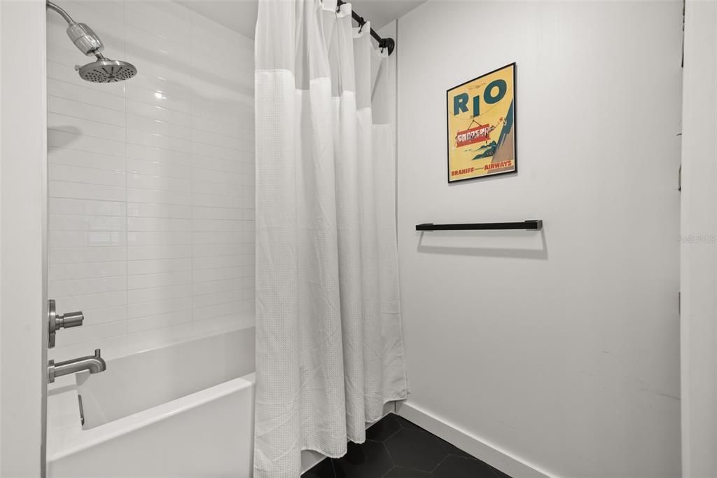 En Venta: $1,050,000 (4 camas, 2 baños, 2884 Pies cuadrados)