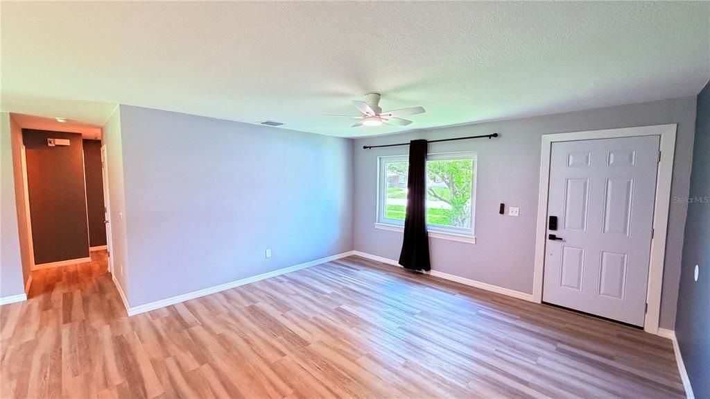 For Rent: $1,825 (3 beds, 1 baths, 975 Square Feet)
