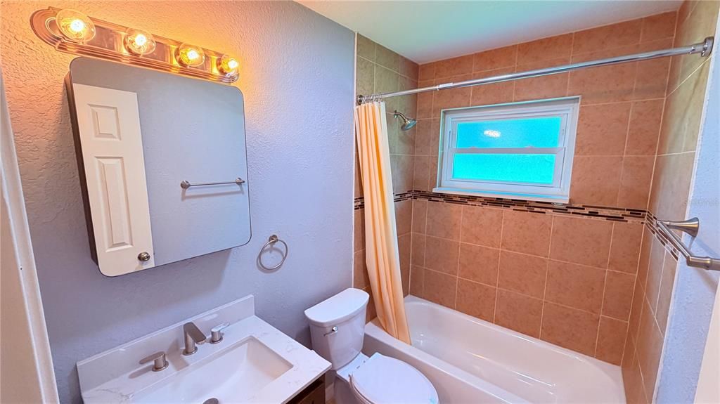 For Rent: $1,825 (3 beds, 1 baths, 975 Square Feet)