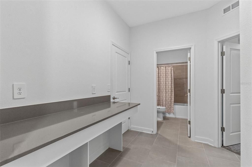 En Venta: $475,000 (4 camas, 3 baños, 2151 Pies cuadrados)