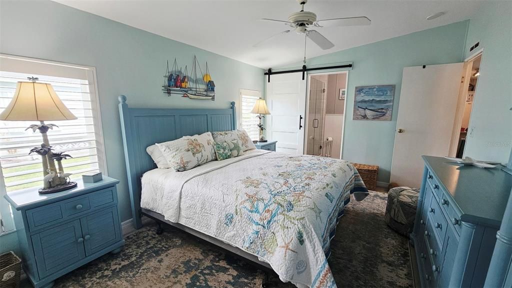 For Rent: $3,200 (2 beds, 2 baths, 897 Square Feet)