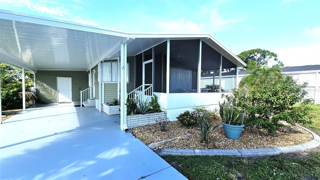 For Rent: $3,200 (2 beds, 2 baths, 897 Square Feet)