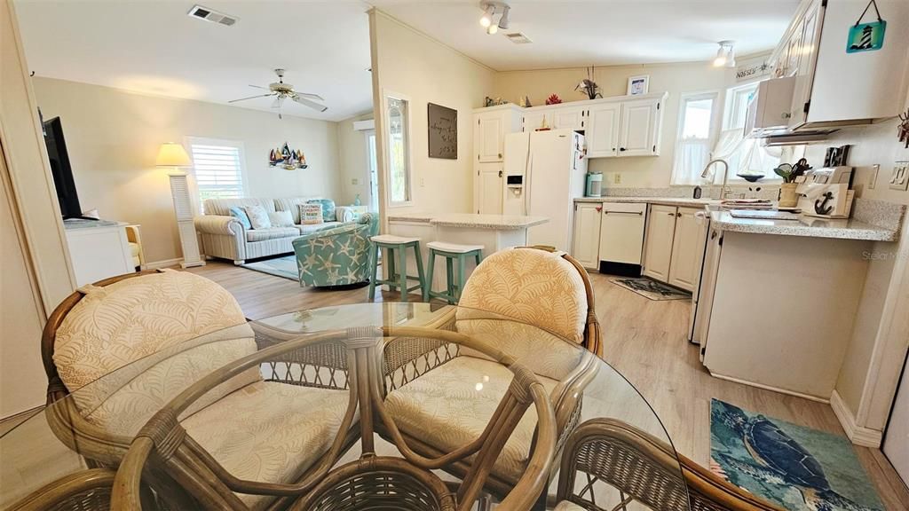 For Rent: $3,200 (2 beds, 2 baths, 897 Square Feet)