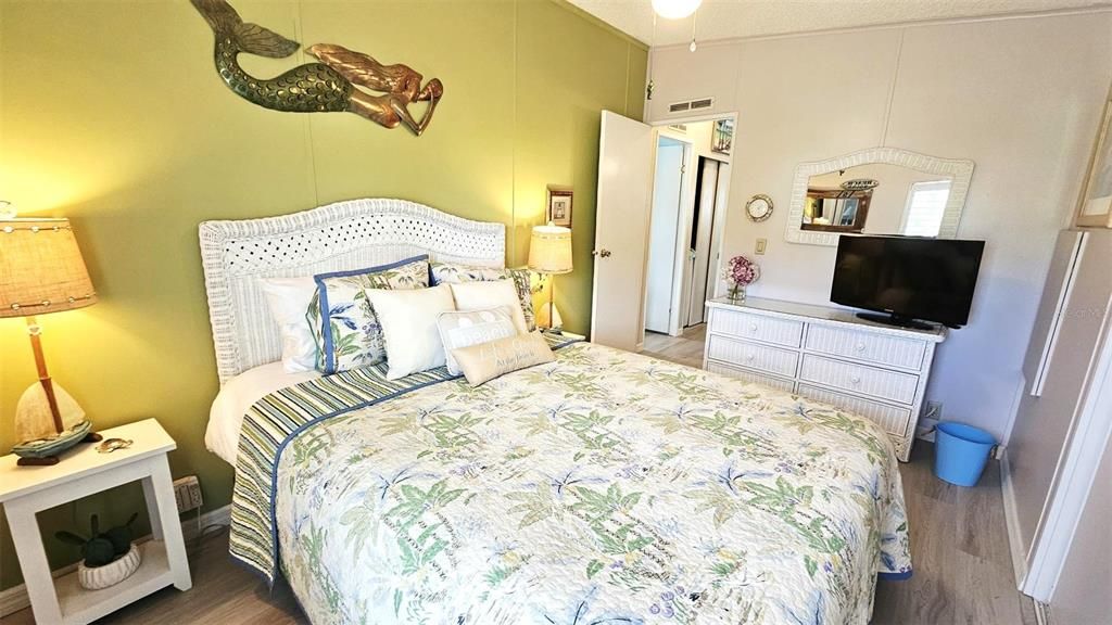 For Rent: $3,200 (2 beds, 2 baths, 897 Square Feet)