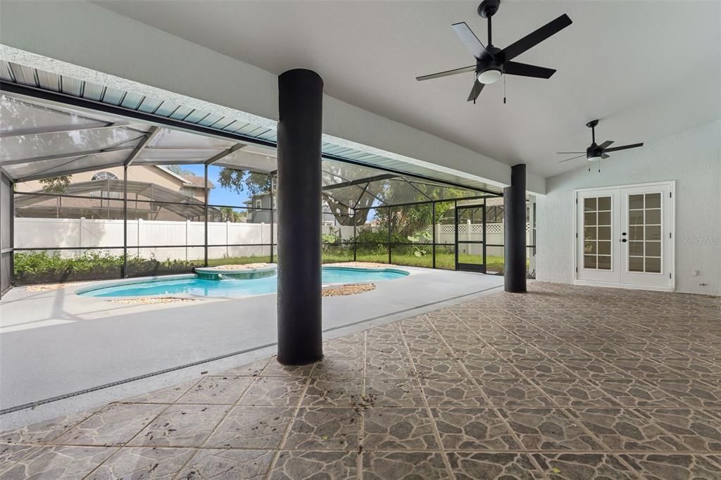 En Venta: $515,000 (4 camas, 2 baños, 2370 Pies cuadrados)