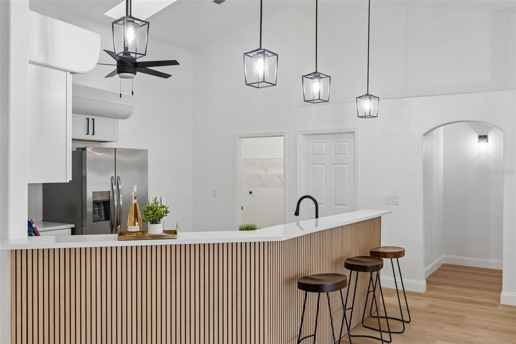 En Venta: $515,000 (4 camas, 2 baños, 2370 Pies cuadrados)