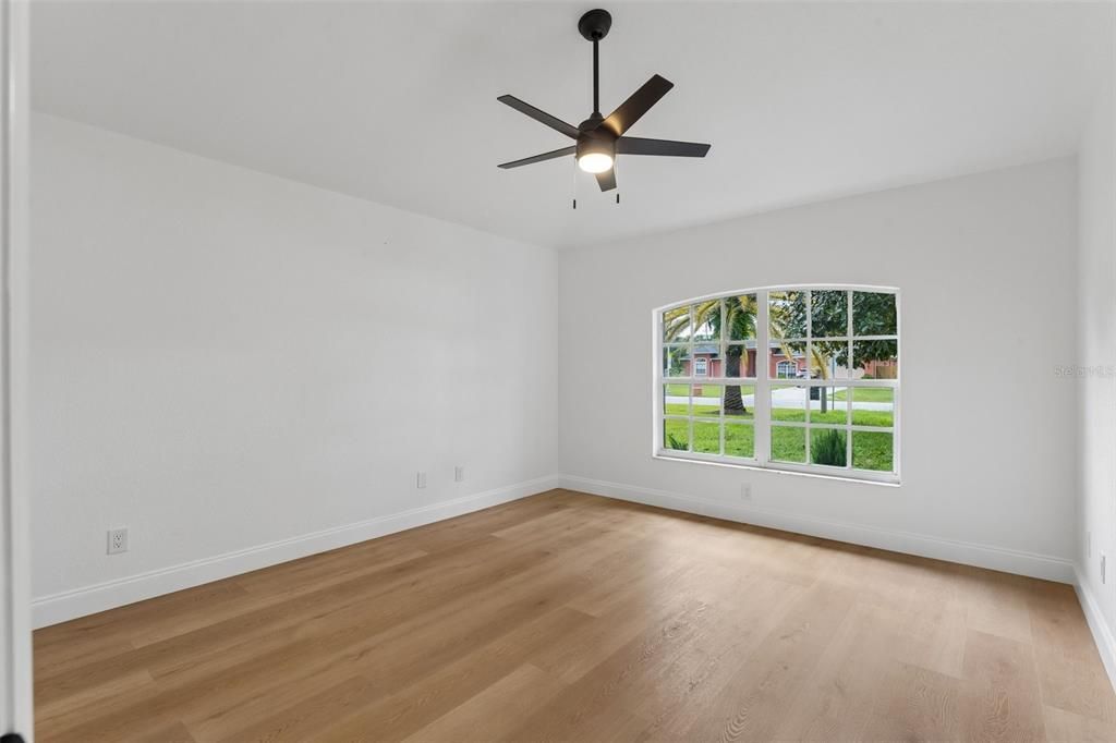 En Venta: $515,000 (4 camas, 2 baños, 2370 Pies cuadrados)