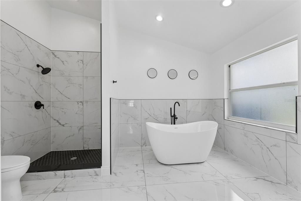 En Venta: $515,000 (4 camas, 2 baños, 2370 Pies cuadrados)