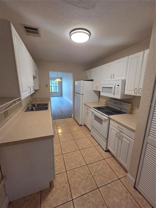出租: $1,650 (3 贝兹, 2 浴室, 1092 平方英尺)
