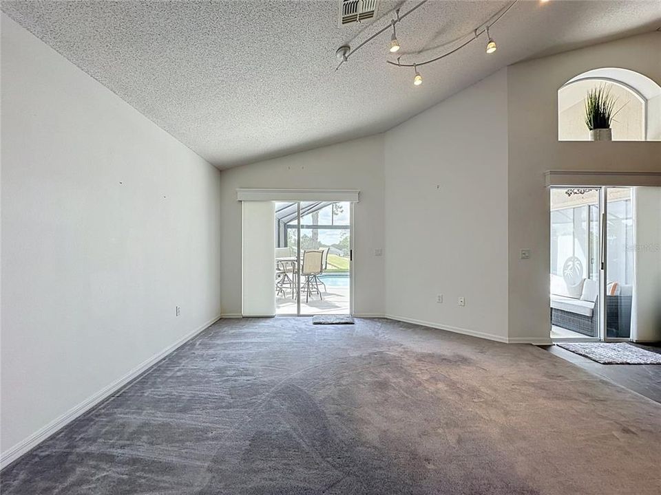 For Sale: $359,000 (4 beds, 3 baths, 1542 Square Feet)