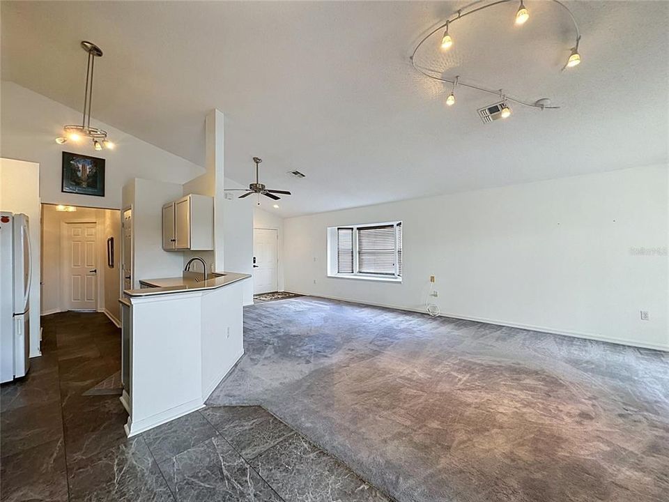 For Sale: $359,000 (4 beds, 3 baths, 1542 Square Feet)