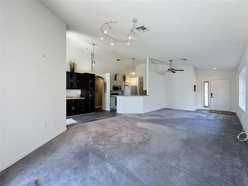 For Sale: $359,000 (4 beds, 3 baths, 1542 Square Feet)