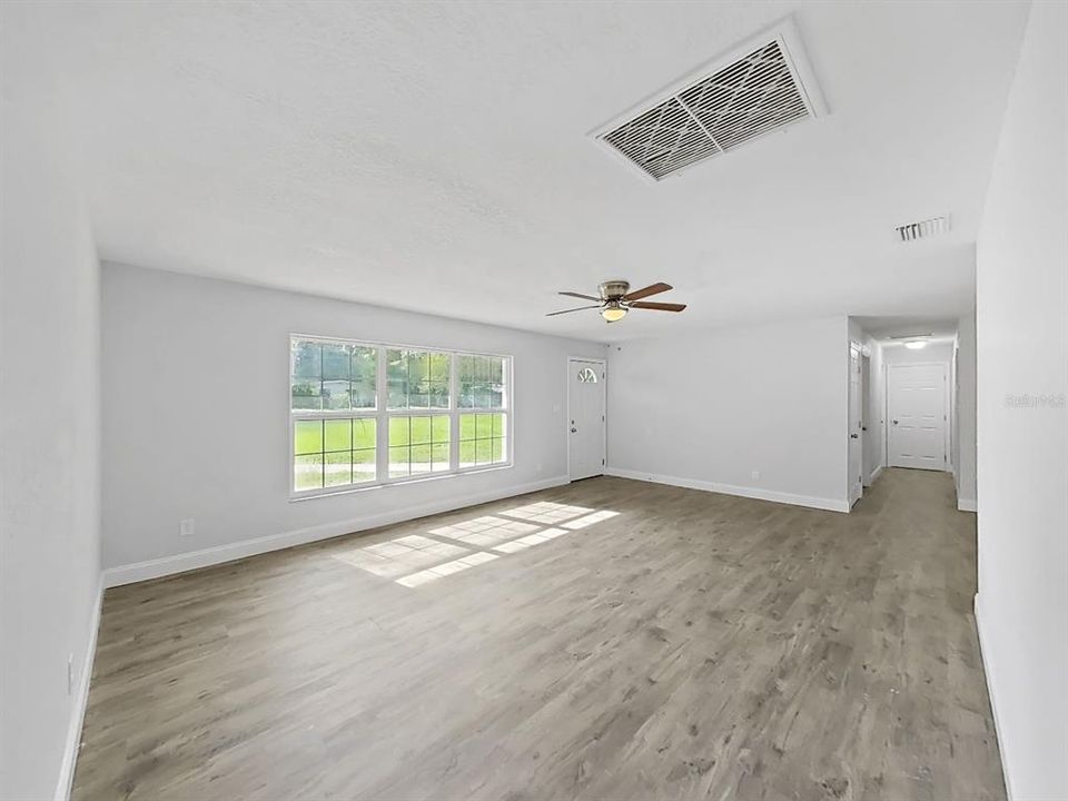 For Sale: $300,000 (3 beds, 2 baths, 1410 Square Feet)