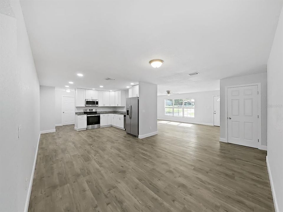 For Sale: $300,000 (3 beds, 2 baths, 1410 Square Feet)