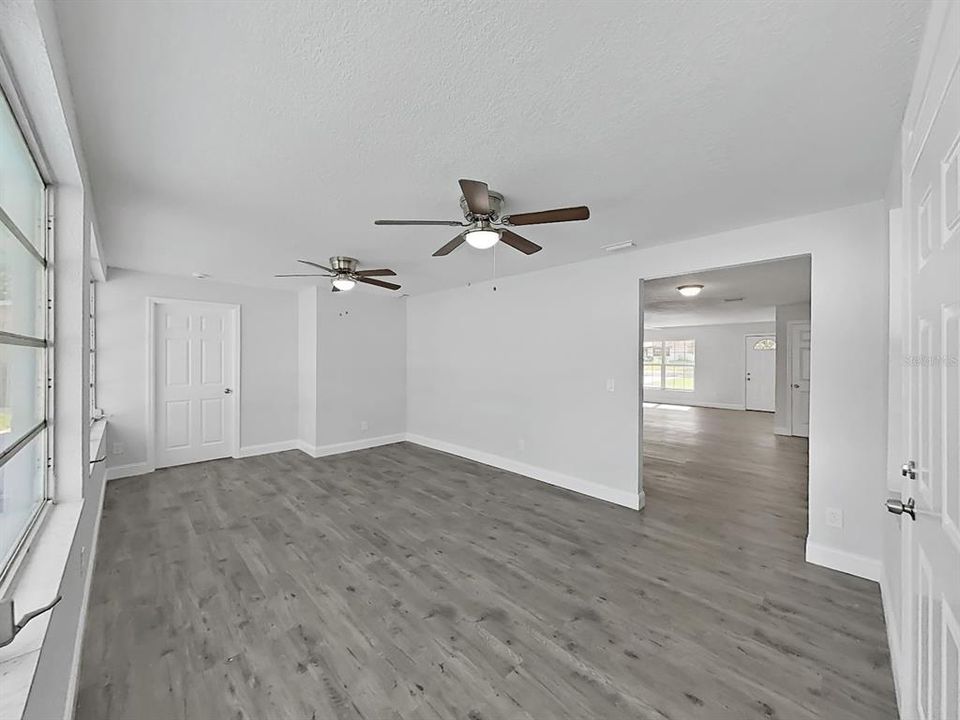 For Sale: $300,000 (3 beds, 2 baths, 1410 Square Feet)