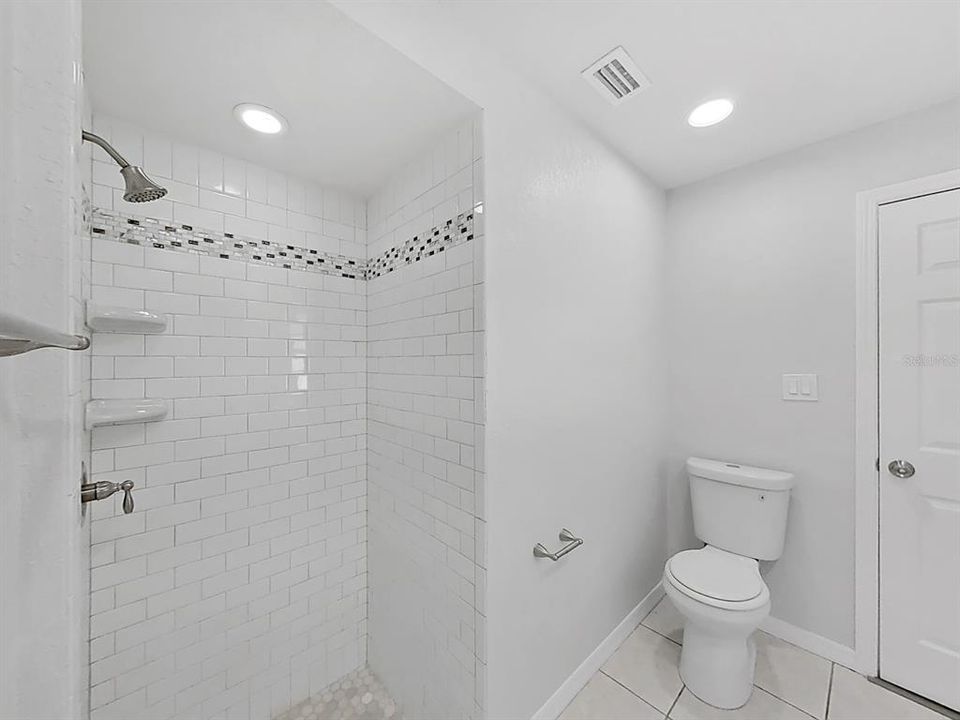 For Sale: $300,000 (3 beds, 2 baths, 1410 Square Feet)