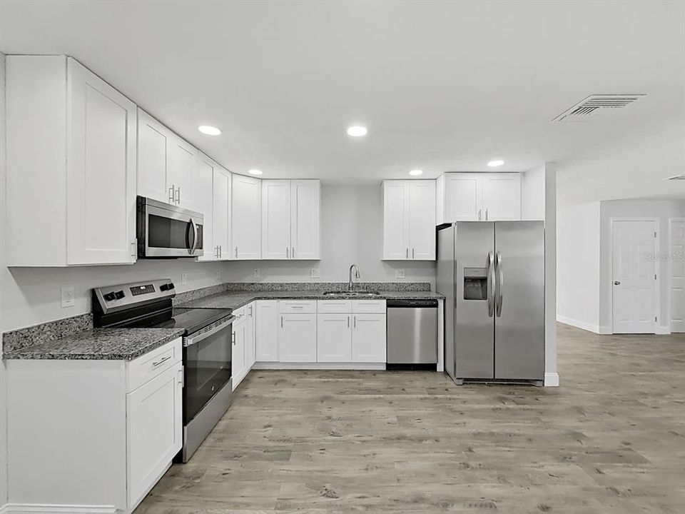 For Sale: $300,000 (3 beds, 2 baths, 1410 Square Feet)