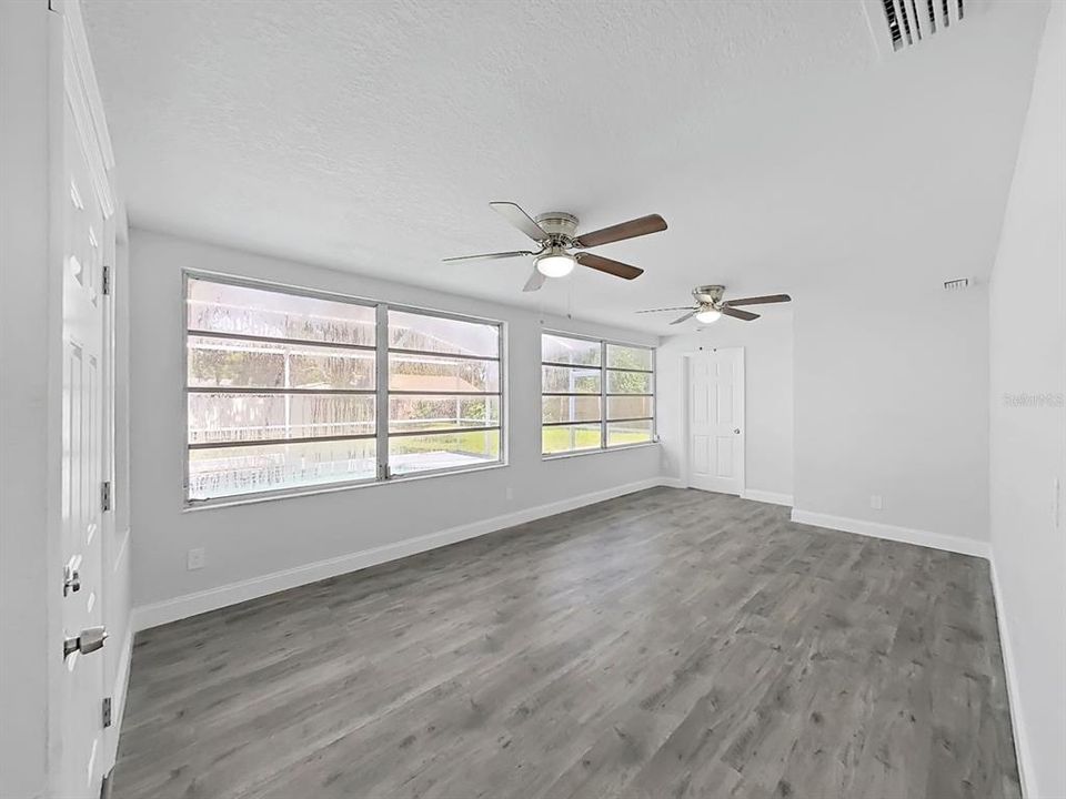 For Sale: $300,000 (3 beds, 2 baths, 1410 Square Feet)