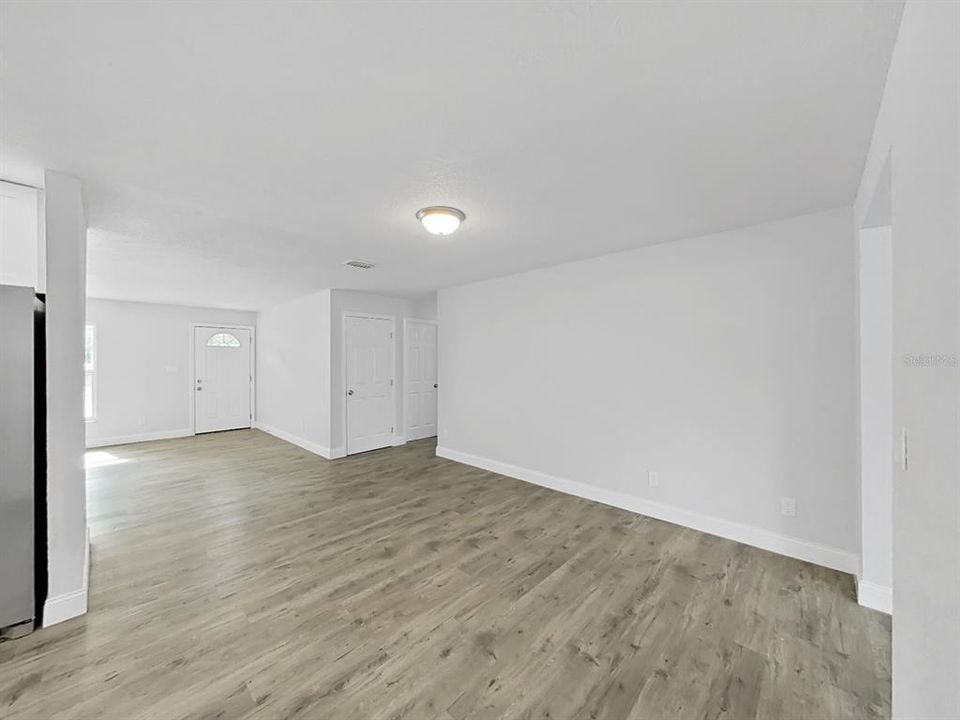For Sale: $300,000 (3 beds, 2 baths, 1410 Square Feet)