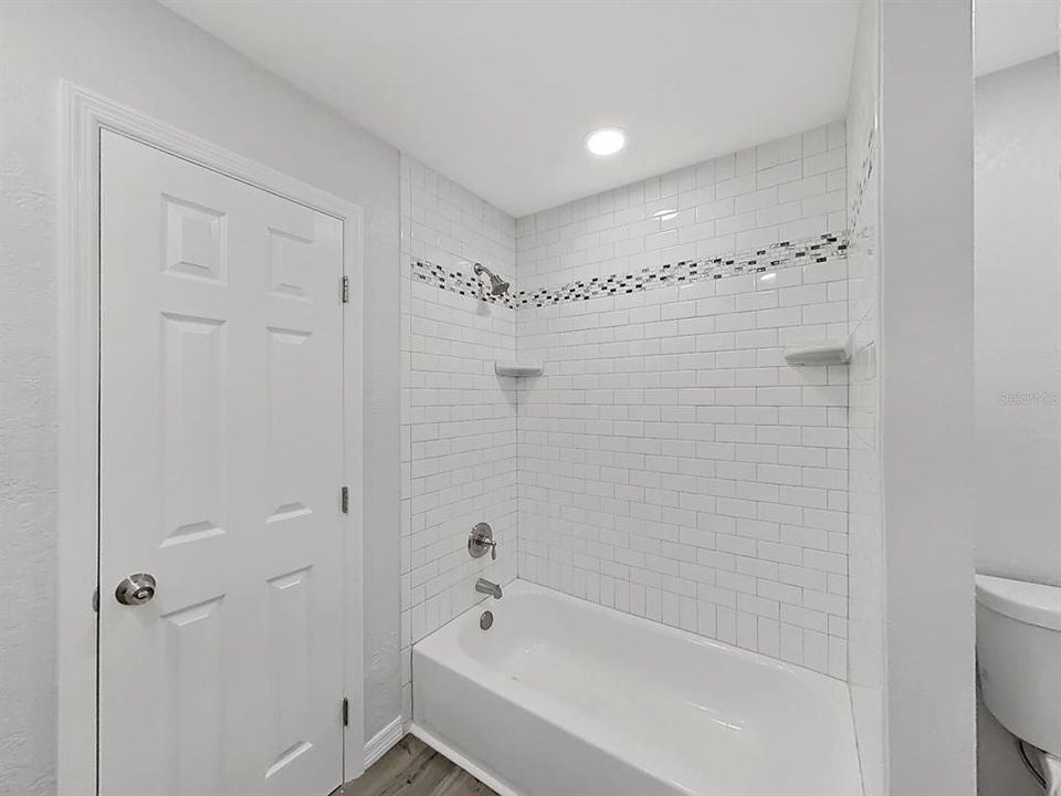 For Sale: $300,000 (3 beds, 2 baths, 1410 Square Feet)
