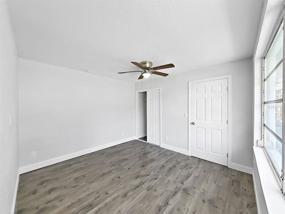 For Sale: $300,000 (3 beds, 2 baths, 1410 Square Feet)