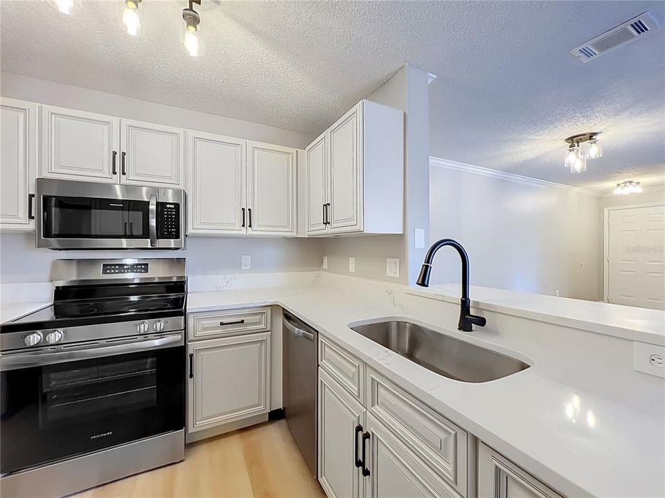 For Sale: $239,900 (3 beds, 2 baths, 1180 Square Feet)