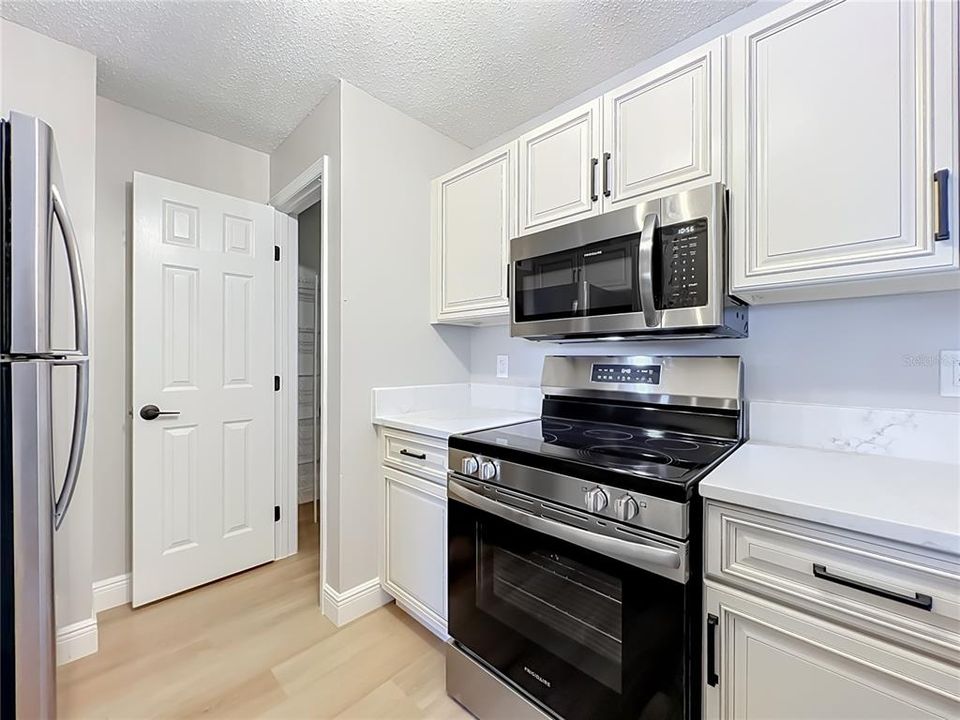 For Sale: $239,900 (3 beds, 2 baths, 1180 Square Feet)