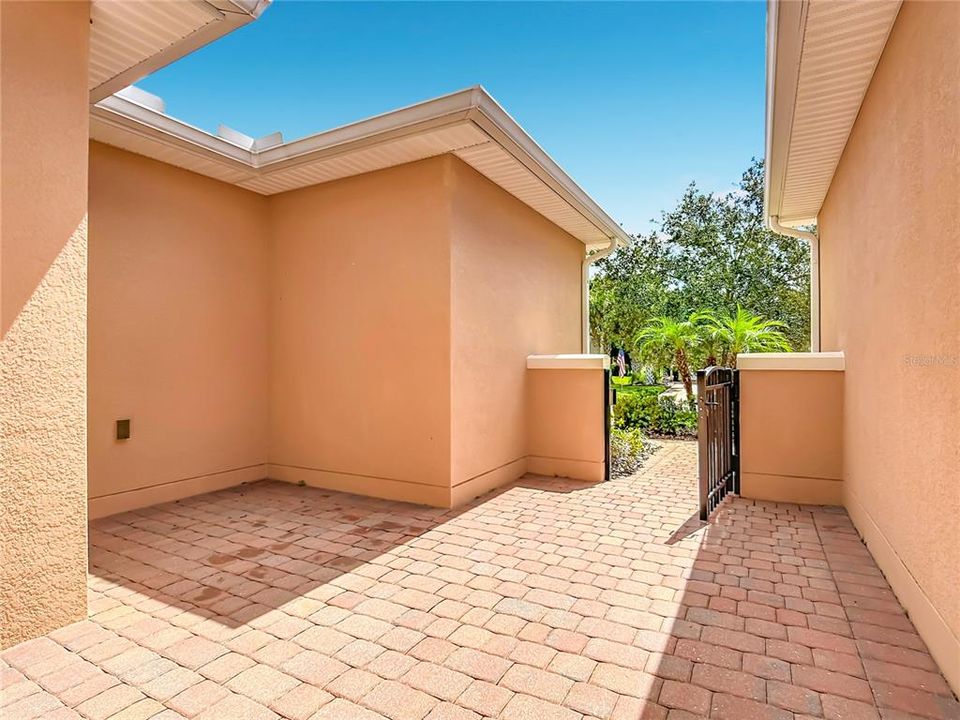 На продажу: $299,000 (2 спален, 2 ванн, 1499 Квадратных фут)