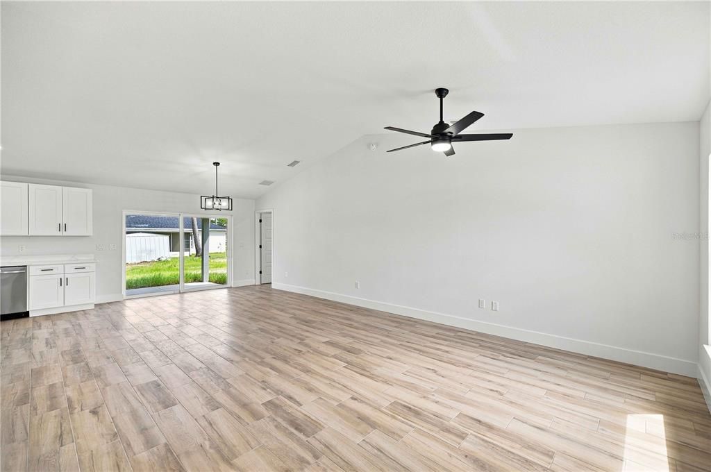 For Sale: $284,900 (3 beds, 2 baths, 1468 Square Feet)