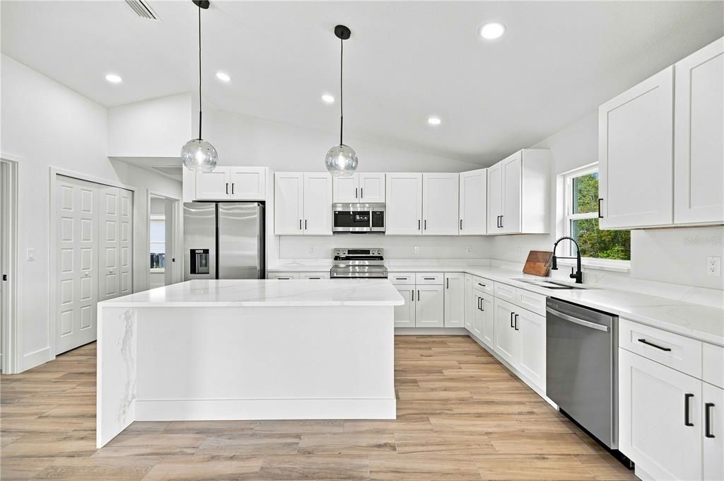 For Sale: $284,900 (3 beds, 2 baths, 1468 Square Feet)
