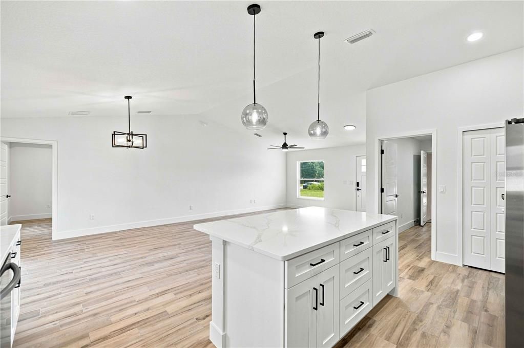 For Sale: $284,900 (3 beds, 2 baths, 1468 Square Feet)