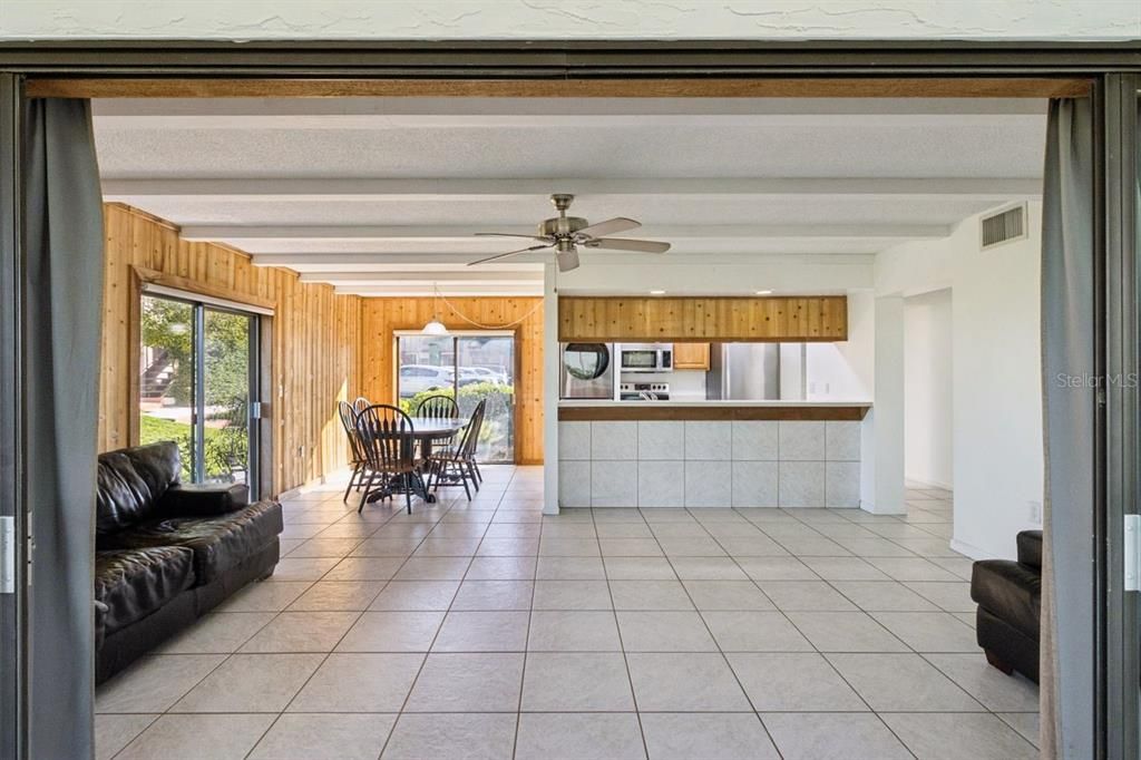 For Sale: $99,000 (2 beds, 2 baths, 1120 Square Feet)