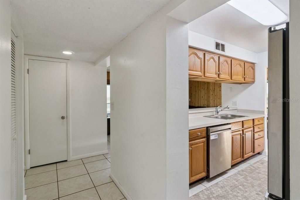 For Sale: $99,000 (2 beds, 2 baths, 1120 Square Feet)