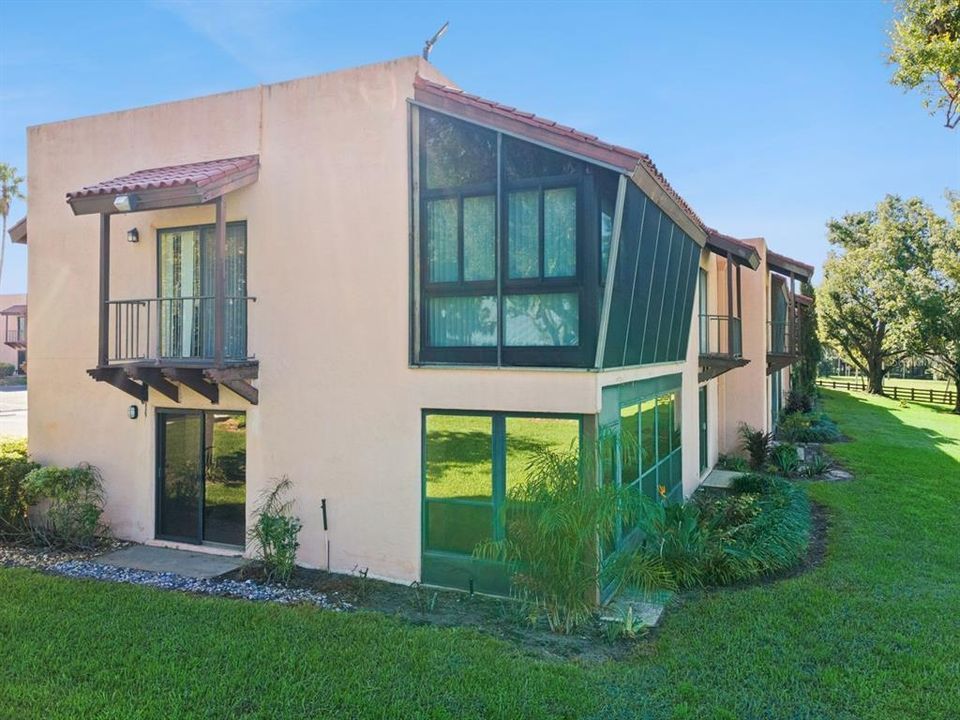 For Sale: $99,000 (2 beds, 2 baths, 1120 Square Feet)