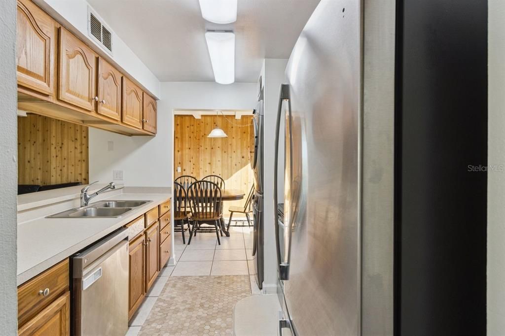 For Sale: $99,000 (2 beds, 2 baths, 1120 Square Feet)