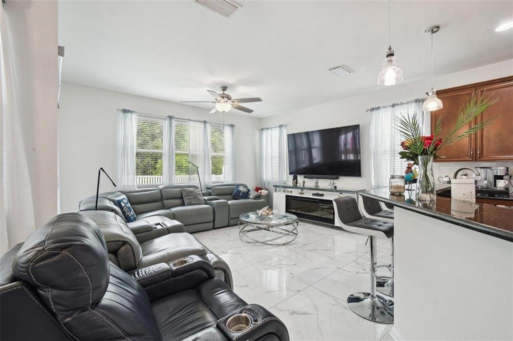 En Venta: $760,000 (6 camas, 4 baños, 3651 Pies cuadrados)