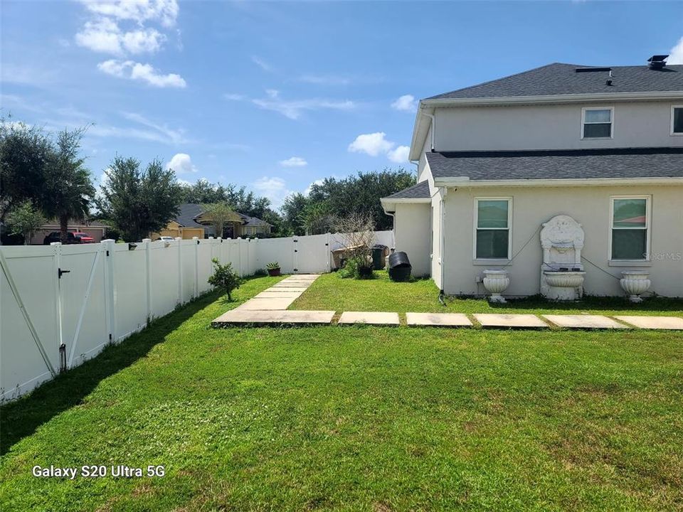 For Sale: $690,900 (7 beds, 4 baths, 4133 Square Feet)