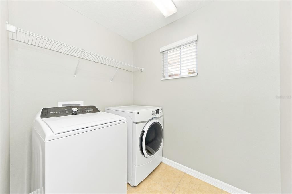 En Venta: $417,000 (4 camas, 2 baños, 2809 Pies cuadrados)