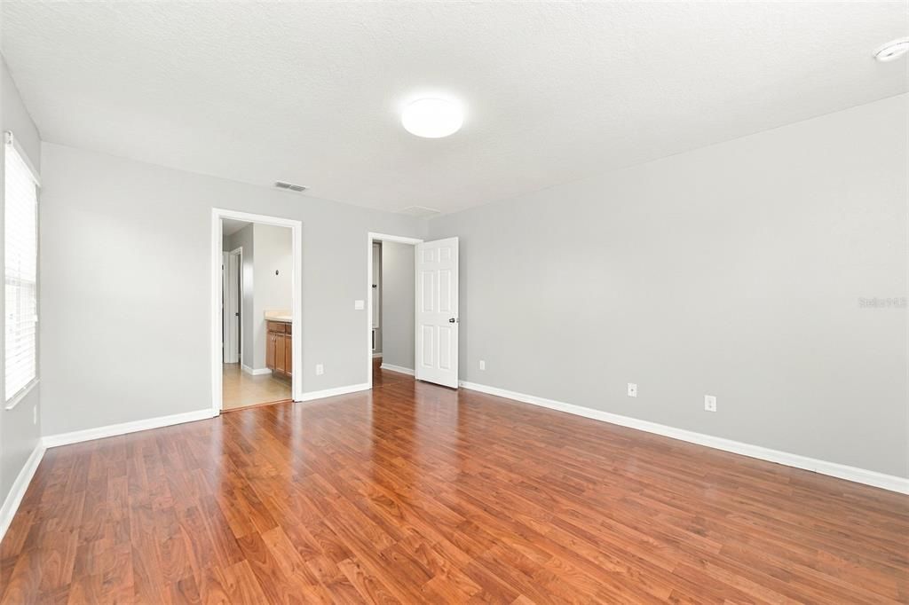 En Venta: $417,000 (4 camas, 2 baños, 2809 Pies cuadrados)