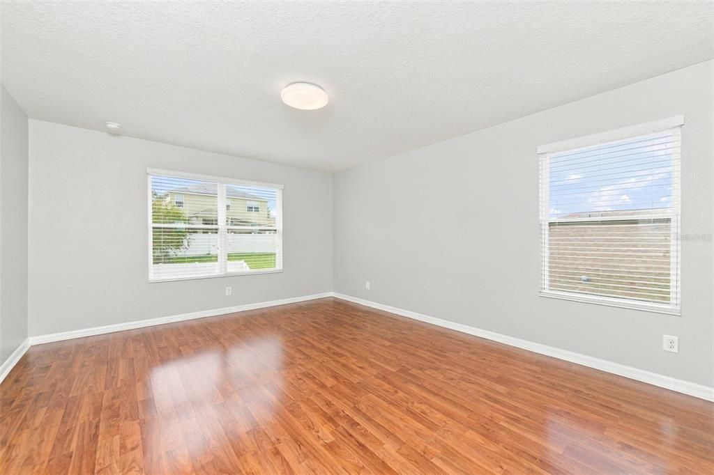 En Venta: $417,000 (4 camas, 2 baños, 2809 Pies cuadrados)