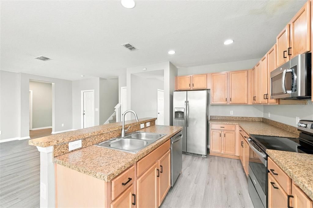 En Venta: $417,000 (4 camas, 2 baños, 2809 Pies cuadrados)