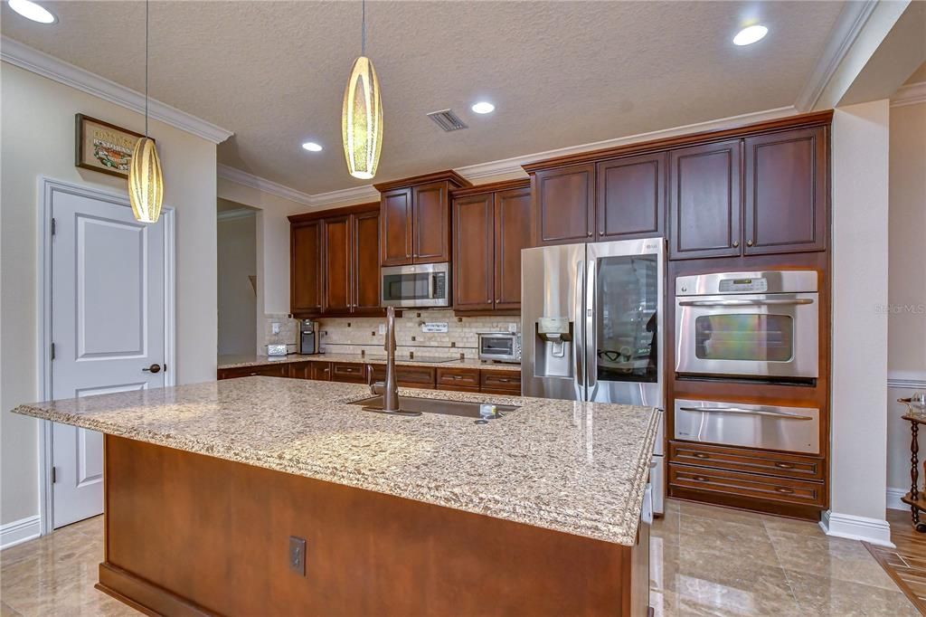 For Sale: $599,000 (3 beds, 2 baths, 2421 Square Feet)